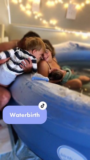 Just beautful 💙 #birthpoolinabox #siblings #siblinglove #waterbirth #homebirth #homebirthbaby #waterbirthbaby #waterbirthdelivery #birthpool