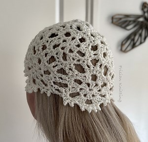 Mesh hat pattern by Frisian Knitting