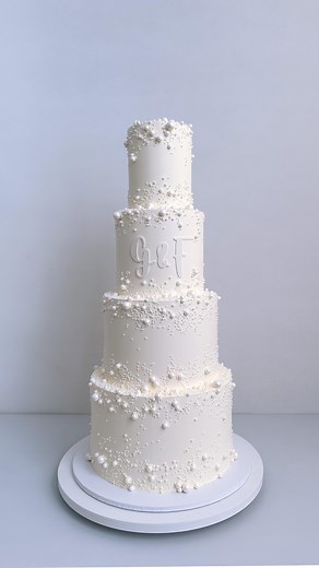 56K views · 24 reactions | Creating a time-lapse video to capture the process of adding pearls to our cakes is such an enjoyable experience. This design has truly become a beloved choice for wedding cakes, and I find it incredibly stunning, even when adorned without any flowers. What do you think? ☺️ | K CAKE | Facebook