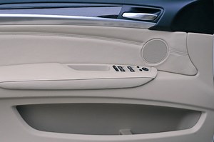 Test Drive: 2010 BMW X6 xDrive35i - Utility Hidden Under Sport