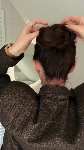 With The Nº1 Hairpin You Can Create An Effortless, Chic Hairstyle In Seconds | Fiona Franchimon