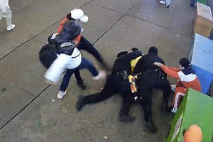 Body-camera Footage Shows Chaotic Lead-up to Times Square Brawl between Police and Migrants - The National Herald