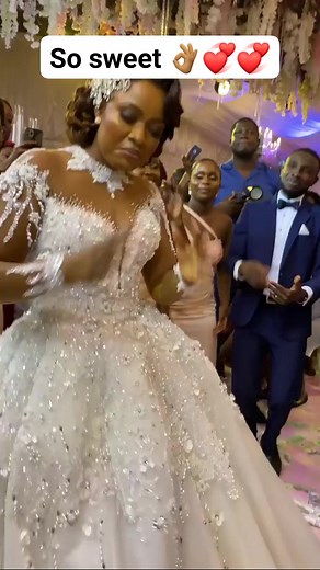 54K views · 467 reactions | Très cool ambiance ! #weddingdance #weddingideas #weddinginspiration #bride #weddingplanner #weddingguest #weddingceremony #weddingdecor #weddingguest #groom #weddingphotography #bridehair | Idées Mariages en général Africain et occidentale | Facebook