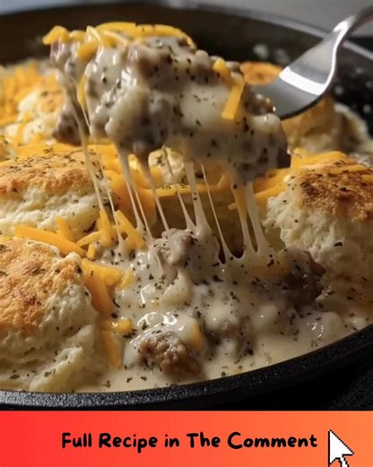 Biscuits & Gravy Hashbrown Casserole 🥔🍳 Crispy hashbrowns layered with savory sausage, creamy gravy, fluffy biscuits, and melted cheddar — the ultimate Southern-style breakfast bake! Ingredients: 3 cups frozen shredded hashbrowns 1 lb breakfast sausage, cooked and crumbled 1 packet sausage gravy mix 2 cups milk 1 1/2 cups shredded cheddar cheese 1 can refrigerated buttermilk biscuits | Grandma's recipes