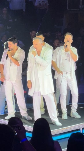 Nadie como tú me sabe hacer café... Miguel Bosé ayer en el palenque de la Feria Chiapas 2025 #MiguelBose #FeriaChiapas2025 #Chiapas #Tuxtla | Los 40 Tuxtla 96.1 FM