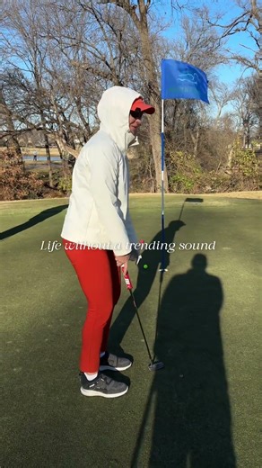 Why do golfers lose focus right before the shot?