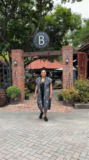 It’s Saturday and Sarah says we’re open from 9am until 3pm . Get your essentials , stroll through the Market and enjoy a relaxing day with us . From around 11.30 we have @will97smith With his guitar a visiting Doctor from the U.K sharing his passion of music. Join us✨ 📍: 40 Culross, Bryanston ⏰: Thurs & Sat , 9am ~ 3pm 🅿️ : Free & secure Parking 🧑‍🧑‍🧒‍🧒🐶 : Family & Pet Friendly | Bryanston Market