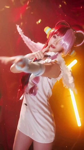 Cosplay Transformation of Uta from One Piece