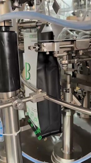 How to package roasted coffee beans into zip bags