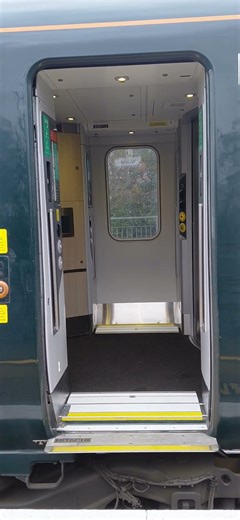 Doors Closing #train #trainspotting #trainspotter #greatwesternrailway