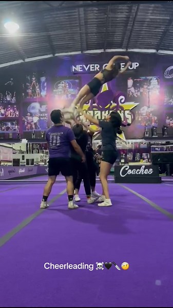 100% real 🖤🫰🏻💖🔪 #cheer #cheerfails #fails #cheerleading