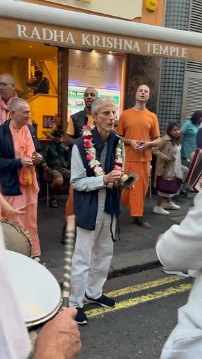 2.2K views · 475 reactions | HG Yadubara prabhu and HG Jananivas prabhu performing sankirtan on the street of london Video courtesy- @manjari.gopika.ids #sankirtan #iskcon #london #iskconlondon #kirtan #iskconkirtanministry #prabhupada #tovp #iskconsankirtan | Iskcon Kirtan Ministry | Facebook