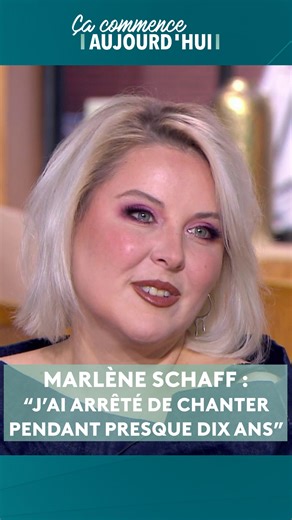 Victime de harcèlement dès l’école primaire, puis au collège à cause de son apparence, Marlène Schaff s’est réfugiée dans les arts pour survivre. Épuisée par les critiques constantes sur son corps, elle a cessé de chanter pendant dix ans. Aujourd’hui, elle s'affirme et se protège grâce à son alter ego drag, Petra, qui lui permet de monter sur scène sans s’exposer à nouveau à la violence. 👉#CCA en replay : https://bit.ly/CCA-replay | Ça commence aujourd'hui