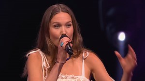 She sounds like an angel singing 'Halo' by Beyoncé 😇 #TheVoice #blindAuditions | The Voice Global