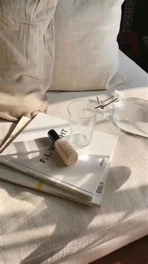 Daily content ideas that help you grow FAST on Instagram: "If content ideas feel impossible, you’re not broken > you’re just doing what every beginner does: Trying to invent ideas… instead of pulling them from the right places. Here’s how to make content creation EASY and actually strategic 👇 🔥 1. Your audience’s problems = your best content People don’t follow creators… They follow solutions. When you know what your ideal audience is struggling with, your content becomes magnetic because it s