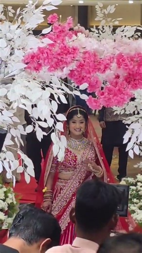 New bride entry #viral #kumaonibride #phadilifestyle #newbride #kumaonishadi #bridalentry #new