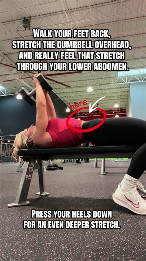 Looking for one of the BEST lower ab exercises? 🔥🔥🔥🔥🔥 This move really targets your lower abs, strengthens the pelvic floor, and can help with lower diastasis recti recovery. Tuck your feet back, stretch the dumbbell overhead, and really feel that stretch through your lower abdomen. Press your heels down for an even deeper stretch. Hold the dumbbell back for a few seconds to maximize the engagement in your lower abs. Slow. Controlled. Intentional. That’s the key. 💪🏼