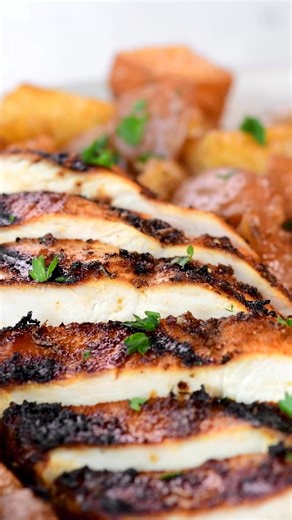 Use this easy Cajun chicken marinade recipe to make spicy, flavorful grilled chicken! Serve with potatoes, pasta, or salad. #cajunchicken #grilledchicken #marinade | The Gunny Sack