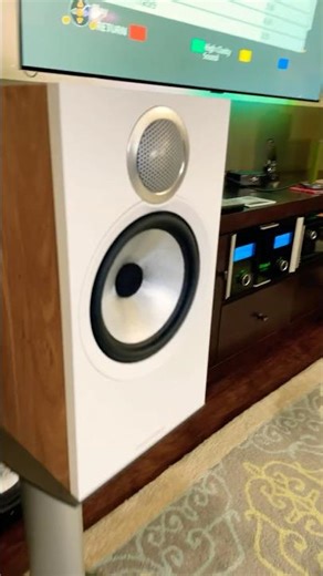 B&W 606 S3 Bookshelf Speakers Roar with McIntosh! SOHN Demo
