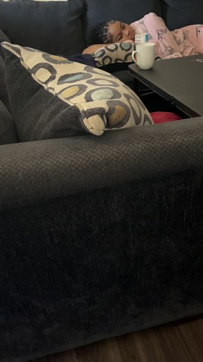 She can go to her room, but I have to work so I can’t leave my desk, but noooo, let me be sick! She’s so determined to share her germs 🙄 | Jacqueline Wilson