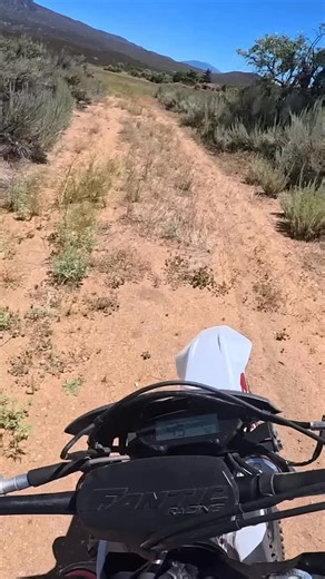 Fantic 300 2stroke music 🎶 🔥 @fanticmotor_usa @cpd_usa @geoffaaron @decalworks @specboltfasteners @mxplastics @tekridertekvest @dirtbiketv1 | Dirt N' Iron