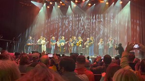 289K views · 10K reactions | Cell phone video from the Ryman Auditorium of the entire band playing "Tennessee." Dobro: Jerry Douglas and Justin Moses Mandolin: Sam Bush and Sierra Hull Bass: Edgar Meyer and Mark Schatz Music Fiddle: Michael Cleveland & Flamekeeper and Stuart Duncan Guitar: Billy Strings, Bryan Sutton and Molly Tuttle Banjo: Béla Fleck and Tony Trischka | Béla Fleck | Facebook