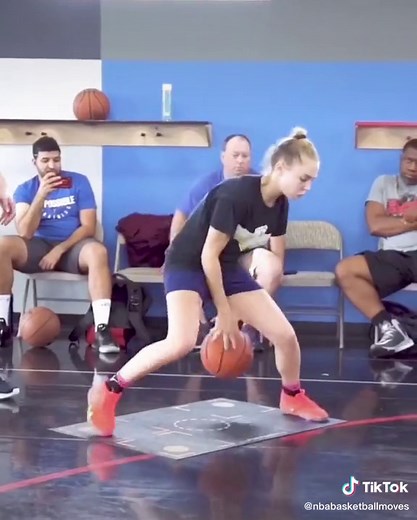 Reverse Pivot Spin #basketball #reversepivot #kobemoves #baketballtraining #fyp #foryoupage #foryou