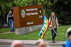 Patch Barracks in Stuttgart-Vaihingen: Mahnwache gegen Krieg