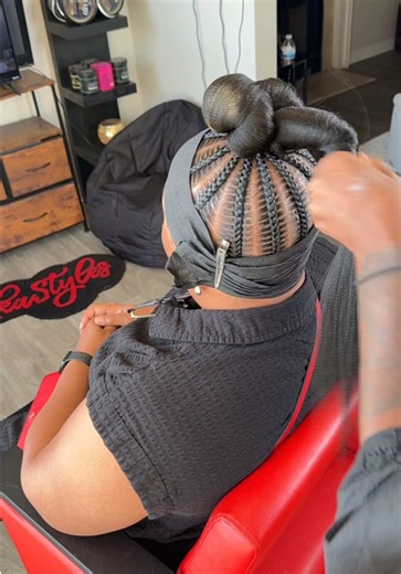 To accomplish this bun I needed to add more length to her original hair strands ❤️ ICE CREAM BUN 🔥🔥 #braids #stitchbraids #braidstyles #braidstutorial #fyp