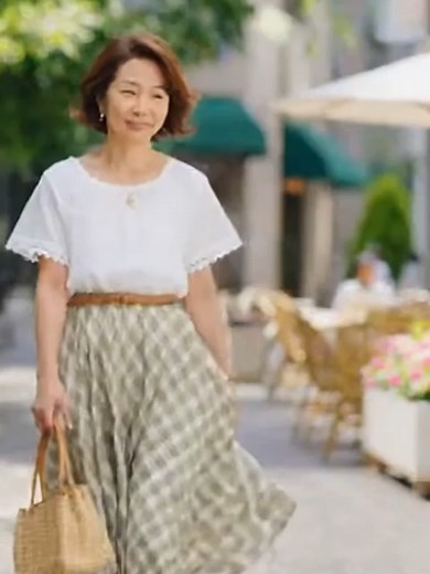 熟女達のノイズ あら！！ごめんね～！！！！ #熟女 #人妻 #彼女 #夏服 #おなら #放屁 #我慢 #恥ずかしい #AI