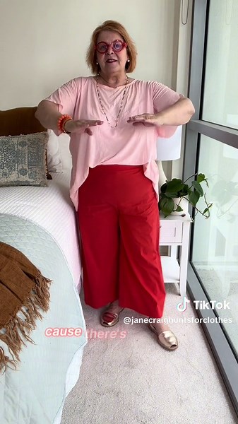 As a short Apple shape woman, it’s hard to feel stylish. Here are some styling tips to disguise your middle heaviness and elongate your appearance. @Petit_Barcelona #appleshape #appleshapebody #appleshapestyle #appleshapestyletips #shortwomenover60 #shortwomenstyles #size12style #size14style #size16au #size18aus #ageinclusivity #bodypositivity #sizeinclusivefashion