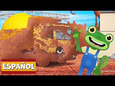 Camiones de construcción embarrados | Garaje de Gecko | Carros para niños | Vídeos educativos