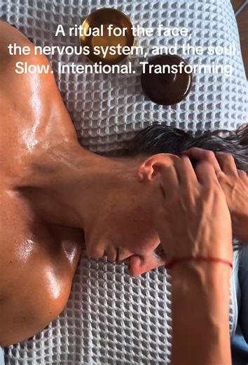 The Power of Scalp Massage & Warm Oil The scalp holds more than tension. It holds stress, unspoken thoughts, and energy we carry every day. Warm oil gently melts into the scalp, nourishing the skin, calming the nervous system, and inviting the body into safety. With slow, intentional massage, the mind softens, the breath deepens, and energy begins to move again. ✨ Why scalp massage is essential in a holistic facial: • releases stored stress and mental fatigue • improves circulation to the face a