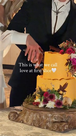 It's safe to say that Toast Weeping Willow makes a perfect cake table linen! Venue: @lakeoconeeequestrian Planning & Design: @chasityburroughsevents Photographer & Creative Director: @crystalphotographyco Content Creator: @DreamDaySocial Catering Bar: @eptingevents Floral Design: @witherandbloomdesigns @maggie_witherandbloom Hair & Makeup: @fishmannn Stylist: @suitebridal Groom’s Attire: @townandcountry.madison @axelsltd Cowboy Hats: @ariat Models: @Daryn_Minster & @heyrusss #caketable #weddingc