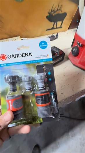 💦 on demand ✅ . Going to try the backpack sprayer for my retarder application today. Rigged a bullseye tip for some better distance and accuracy. @milwaukeetool . . #concretefinisher #concretelife #concretetools #exposedaggregate #concretework #milwaukeetools #nothingbutheavyduty | Hummel Concrete