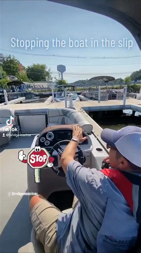 Stopping the boat in the slip #learntoboat #dockingtips #boatinghowto #lakehopatcong #bridgemarina | Bridge Marina, Inc.