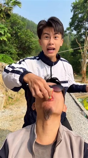 thù thách không cudi vái nhüng câu chuyênkê vê cách chia sè dô än või keo câu vông xúcxich ót cay