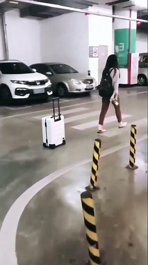Testing Auto follow Smart Luggage
