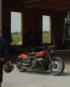 The custom #BMWR18 by Ronna Norén from Unique Custom Cycle, the "Nordic Style", is as cool as it gets. The frame and the engine were left untouched yet the result is striking. 🤘🙌 If you're up for a closer look, this link is yours to click: https://youtu.be/0qx1fHvnmSk #MakeLifeARide #SoulFuel #CustomBike #NotForSale #BMWMotorrad __ The vehicles shown may be equipped with accessories from third party suppliers and/or components that are neither manufactured nor distributed or tested by BMW. The