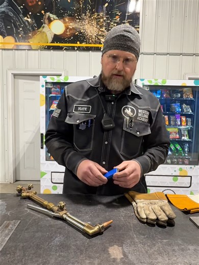 💬 What’s your go‑to for cleaning torch tips — tip drill or the old file pack? I’ll show you my favorite 👇 #weldertalk #MetalWork #WeldingEducation