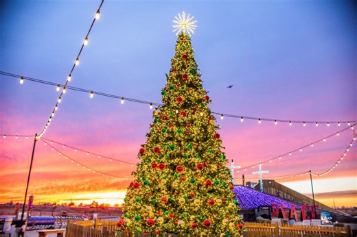 Preview of opening of Maxwell’s Christmas lights display