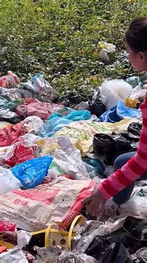 324K views · 5.3K reactions |  ¡Dios mío! Encontré muchos iPhone 16 Pro Max en la basura ️✨ #tecnología #iPhone12ProMax #iPhone14ProMax #Tecnología #PantallaReemplazo #TeléfonosEncontrados | GSM Restore | Facebook