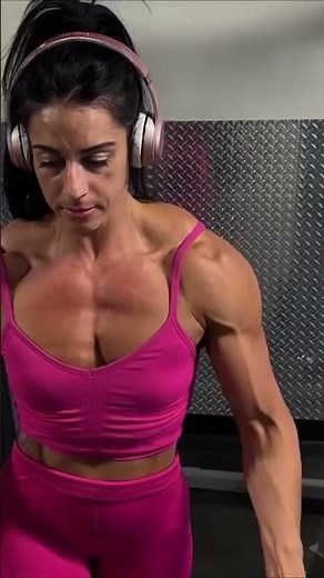Gorgeous Woman Trains Her Pecs In The Gym | Girls With Muscle | Muscle Muse