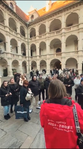 GRAZ uvijek dobra opcija, a ponajviše u ovo praznično doba!🎊 Polasci svake sedmice - SHOPPING TURE! Rezervisati svoje mjesto trebate odmah 🚍❗️ | Travel agency BISS - TOURS