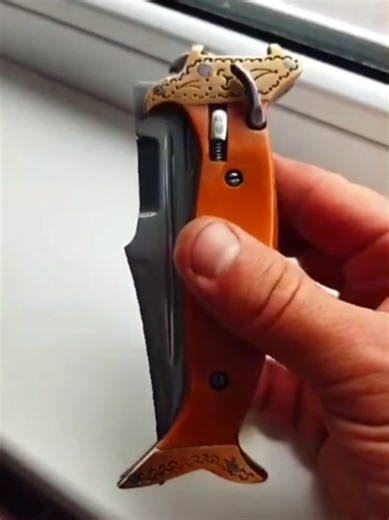 Exploring the SWITCHBLADE KNIFE for EDC Enthusiasts