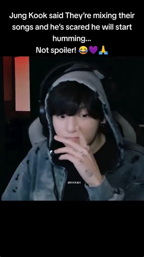 Jung Kook Weverse Live 20251121 He doesn't dare to sing so as not to hum the new song... 😂😭#jungkook #정국 #newsong #spoiler #explor