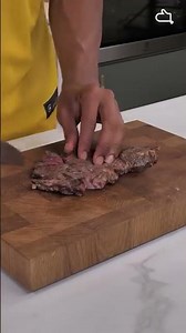 Entrecôte fondante, frites maison et sauce au poivre 🤤