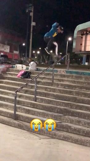 140K views · 2.9K reactions | No todo es felicidad, está caída me dejó un mes sin poder caminar bien | Santiago Henao | Facebook