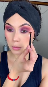 Nude Neutral Eyeshadow Palette, 25 Color Matte Shimmer Brown Gold Eye Shadow Palette, Pigment Naked Smokey Natural Eyeshadow Palette for Brown Eyes, Long Lasting Blendable Hypoallergenic Makeup Pallet