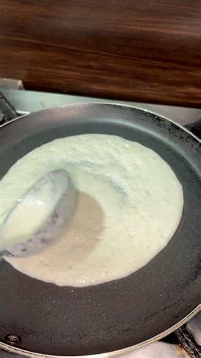 Instant Breakfast Hack: सुपर सॉफ्ट सूजी उत्पम की आसान रेसिपी! ⚡️